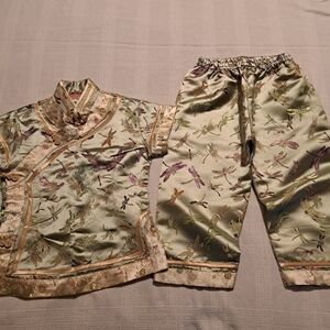 Kimono style top & pants Girls dragonfly size 6, top has streaming defect
